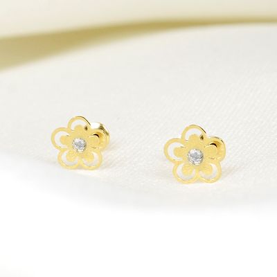 Brinco em Ouro 18K Florzinha Vazada com Pedra de Zircônia Brinco em Ouro 18K Florzinha Vazada com Pedra de Zircônia
